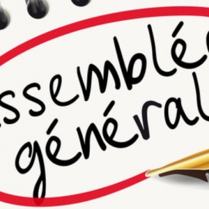Texte manuscrit « Assemblée générale » entouré en rouge sur fond de carnet.