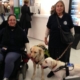 Deux dames accompagnées de leur chiens guides, lors des Automnales de 2014.